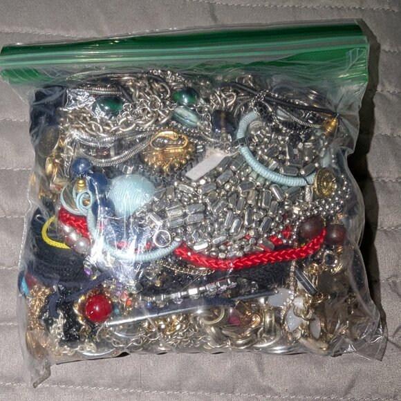 Sandwich Bag Full of "Junk" for Arts, Crafts, Jewelry Making, etc. 4735 - Picture 1 of 4